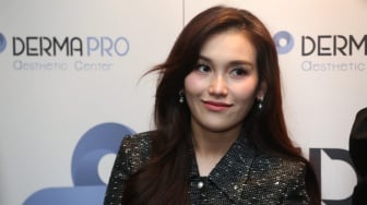 Rutin Perawatan Kecantikan, Ayu Ting Ting Panik saat Dokter Singgung Pipi Kendur