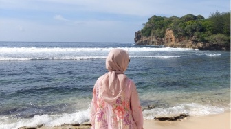 Pesona Pantai Peh Pulo Blitar, Terpencil tapi Instagramable!