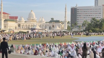 Ribuan Warga Batam Padati Dataran Engku Putri, Salat Idul Adha Tumpah Ruah