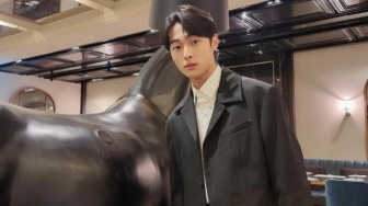 4 OOTD Classic ala Yoon Chan-young, Cast 'High School Return of a Gangster' yang Bikin Kesengsem