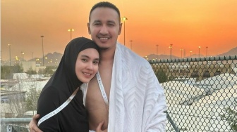 Sindir Raffi Ahmad? Kartika Putri Diremehkan Suami Saat Ingin Bikin Konten Viral di Eskalator Masjidil Haram