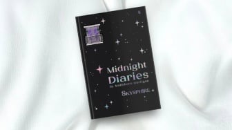 Kisah Cinta dan Persahabatan yang Rumit dalam Novel Midnight Diaries