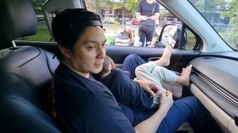 Tak Ada Paula Verhouven, Baim Wong Ajak Jalan Anaknya ke PRJ Naik Mobil Seharga Miliaran