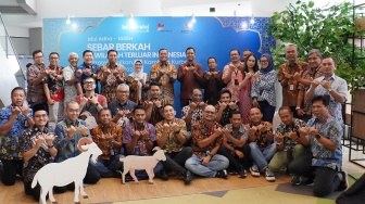 Mitratel Bagikan 100 Kambing Kurban ke Masyarakat di Wilayah Terluar Indonesia