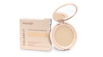 Ulasan Wardah Colorfit Velvet Powder Foundation, Dandan Sat Set Anti-Luntur