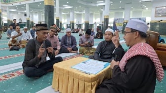 Buruh di Pekanbaru Nyatakan Masuk Islam usai Dengar Kumandang Azan