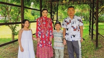 Caption Dianggap Ambigu, Ashanty Dituding Senang Bisa Foto Keluarga Tanpa Aurel dan Azriel Hermansyah