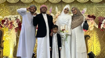 Resmi Menikah, Komika Mamat Alkatiri Kenakan Baju Khas Arab di Acara Akad Nikah