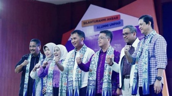 Bey Machmudin Ajak Alumni Unpad Berkontribusi Bangun Jabar