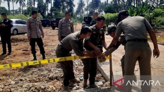 Satpol PP Segel TPS Ilegal di Rumpin, Diduga Angkut Sampah dari Luar Daerah