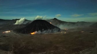 Gunung Batok di Kawasan Bromo Terbakar, 20 Hektar Lahan Hangus