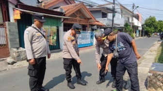 Bawa Senpi dan Beraksi Siang Bolong, Komplotan Begal di Duren Sawit Bacok Pegawai Pom Bensin saat Setor Duit ke Bank