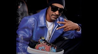 Rayakan Ulang Tahun Ke-30 Doggystyle, Snoop Dogg Rilis Sepatu Edisi Terbatas