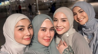 Nisya Ahmad Pamer Gaya Berhijab Setelah Berhaji, Auto Dibandingkan dengan Caca Tengker