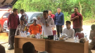 Pj Bupati PPU Beri Perhatian Khusus Korban Banjir Sepaku, Bantuan dan Pembersihan Dilakukan Segera