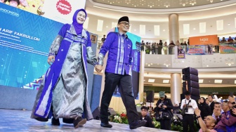 Prof Zudan Arif Fakrulloh dan Istri Kenakan Wastra Sengkang Motif Pucuk Rebung di Fashion Show