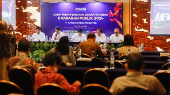 Jajaran Direksi PT Arkadia Digital Media Tbk saat menggelar Rapat Umum Pemegang Saham (RUPS) di Aryaduta Hotel, Jakarta, Kamis (27/6/2024). [Suara.com/Alfian Winanto]