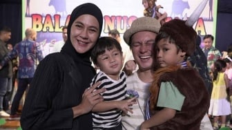 Unggah Foto Bareng Paula Verhoeven dan Anak-anak, Baim Wong Malah Dituding Bikin Prank