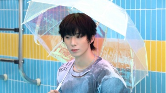 Berenang di Lautan Cinta dengan 'IT IS L0VE' Hwiyoung SF9