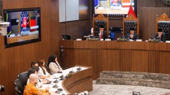 Suasana jalannya sidang putusan DKPP RI terkait dengan kasus dugaan asusila Ketua KPU RI Hasyim Asy’ari di Kantor DKPP RI, Jakarta, Rabu (3/7/2024). [Suara.com/Alfian Winanto]