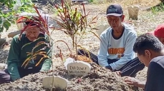 Heboh Makam Wanita Dibongkar dan Tali Pocongnya Dicuri, Netizen Bingung: Kebanyakan Nonton Sinetron!