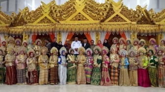 Nikah Massal 45 Pasangan Pengantin di Kabupaten Maros Naik Becak ke Gedung