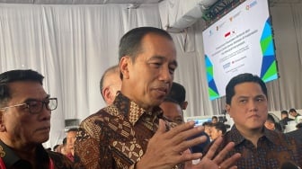 Desakan Mundur Menggema, Jokowi Buka Suara soal Nasib Menkominfo