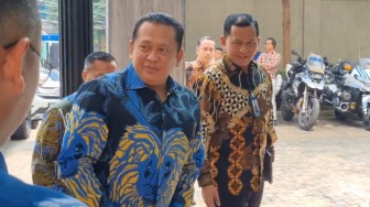 Pakai Batik Motif Singa Biru, Bamsoet Bareng Elite Golkar Sowan Markas PAN, Sinyal Apa?