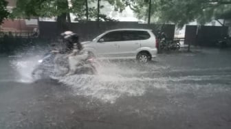 Diguyur Hujan Deras, Kantor Bupati Lebak Terendam Banjir