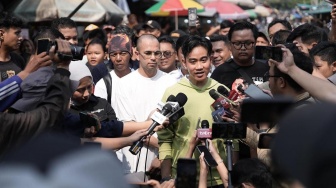 'Gerah' Loyalis Anies Lihat Gibran Keliling DKI: Apa Korelasinya Wali Kota Solo Blusukan Di Jakarta?