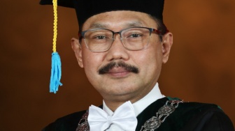 Sosok Prof. Budi Santoso, Dekan FK Unair Berprestasi Dipecat Buntut Penolakan Dokter Asing?