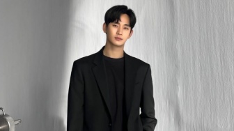 4 Padu Padan OOTD Kasual Chic ala Kim Soo-hyun, Dijamin Bikin Kamu Kepincut!