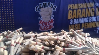 Dari Mobil Pribadi Hingga Gudang Kosong, Begini Modus Peredaran Rokok Ilegal di Kudus