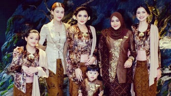 Beda dari Sarah Menzel, Aaliyah Massaid Dicibir Hadiri Tedak Siten Anak Aurel Hermansyah