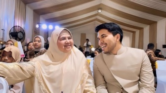 Thariq Halilintar Pamer Foto Sungkem Mamah Dedeh, Auto Dapat Doa dan Dikasih Nasihat Usai Perkara Haji Viral