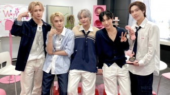 Ulasan Lirik Give Me That: Cinta Ugal-ugalan yang Buat WayV Seperti Lahir Kembali