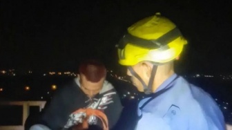 Pria di Batam Nekat Panjat Tower 40 Meter, Diduga Alami Gangguan Mental
