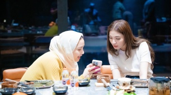Makan Bareng Selvi Ananda, Nagita Slavina Pakai Setelan Nyaris Rp30 Juta