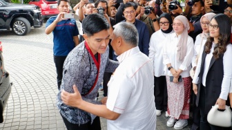 Berakhir Damai! Saling Sindir Berubah Saling Pantun, Aboe dan Kaesang Resmi Akur?