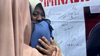 Berharap Hakim Kabulkan Gugatan Praperadilan Anaknya, Ibu Pegi Setiawan Minta Doa Netizen