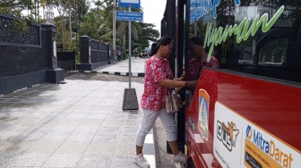 Antusiasme Tinggi, Bus Balikpapan City Trans Disambut Hangat Warga