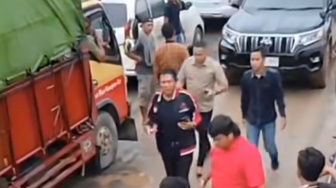 Viral Video Lasarus Marah Terjebak Macet Panjang di Sekadau: Bikin Malu!