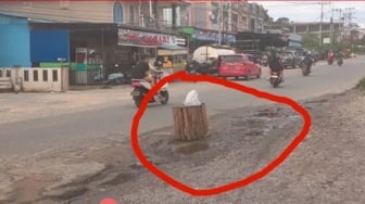 Baru Dapat Penghargaan Bebas Desa Tertinggal, Kondisi Jalan Rusak di Kabupaten Landak jadi Sorotan Warga