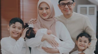 Berharap Semua Doa Diijabah, Intip 5 Potret Alyssa Soebandono dan Dude Harlino Gelar Aqiqah Anak Ke-3