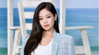 Tuai Kontroversi, Jennie BLACKPINK Terciduk Hisap Vape di Dalam Ruangan