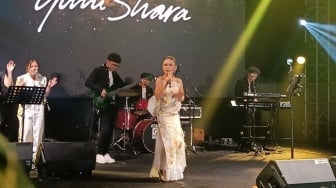 Duet Romantis Yuni Shara dan Anaknya di Prambanan Jazz 2024, Saling Ungkap Rasa Sayang