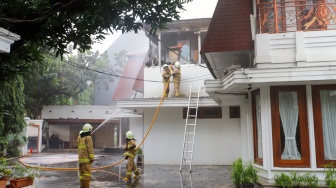 Kebakaran Lahap Gudang di Padang, Kerugian Capai Rp800 Juta, Penghuni Selamat