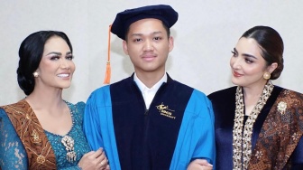 Tak Unggah Foto Berdua Bareng Krisdayanti, Azriel Hermansyah Muak Dituding Pilih Kasih