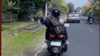 Viral Video Pembonceng Motor Ketiduran Nyaris Jatuh, Ini Tips Anti Ngantuk Saat Berkendara