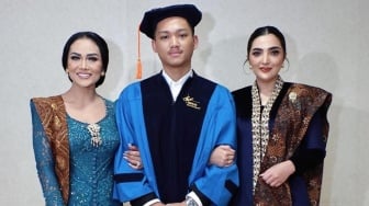 Wisuda Didampingi Ashanty dan Kris Dayanti, Azriel Hermansyah Terharu: Love You Mimi dan Bunda